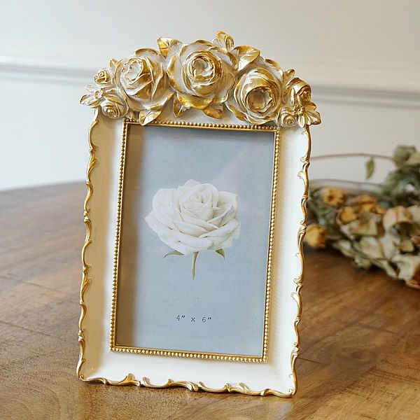 バラのはり絵 縦長デザイン ゴールドフレーム バラのはり絵 縦長デザイン ゴールドフレーム 黒の背景に輝く宝石、金バラ