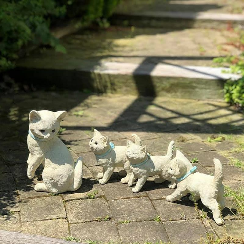 ファミリーキャット（お散歩中の猫の親子）ガーデンオーナメント